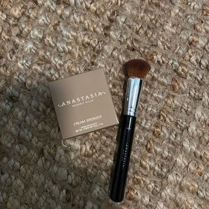 Anastasia Beverly Hills Cream Bronzer in Amber with A30 Pro Brush